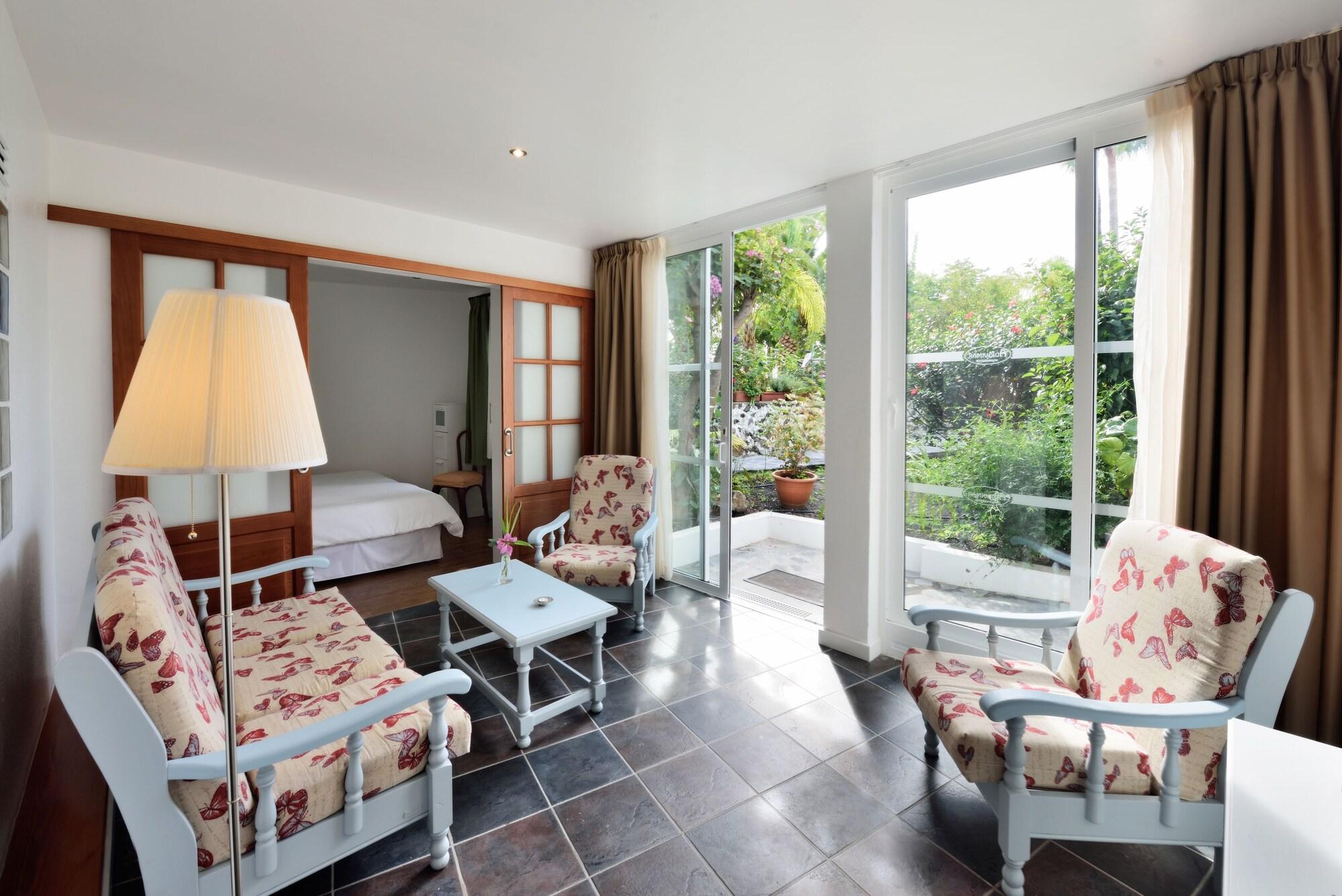 Apartamentos Adjovimar Los Llanos De Aridane Exteriör bild