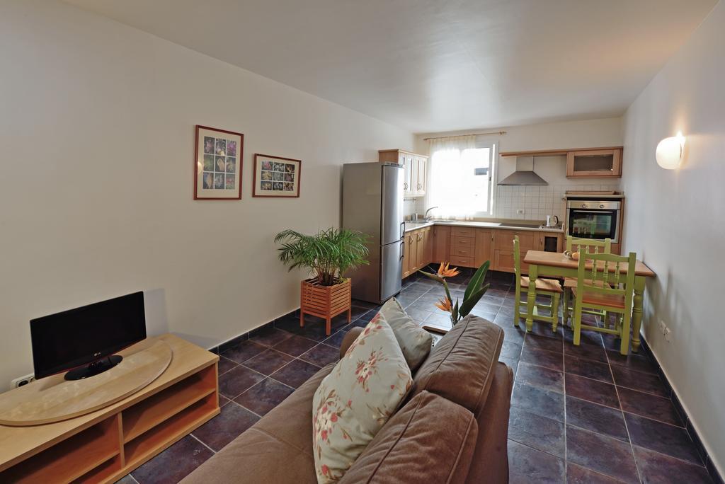 Apartamentos Adjovimar Los Llanos De Aridane Exteriör bild